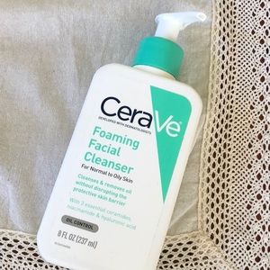 CeraVe foaming facial cleanser normal to oily skin niacinamide hyaluronic acid